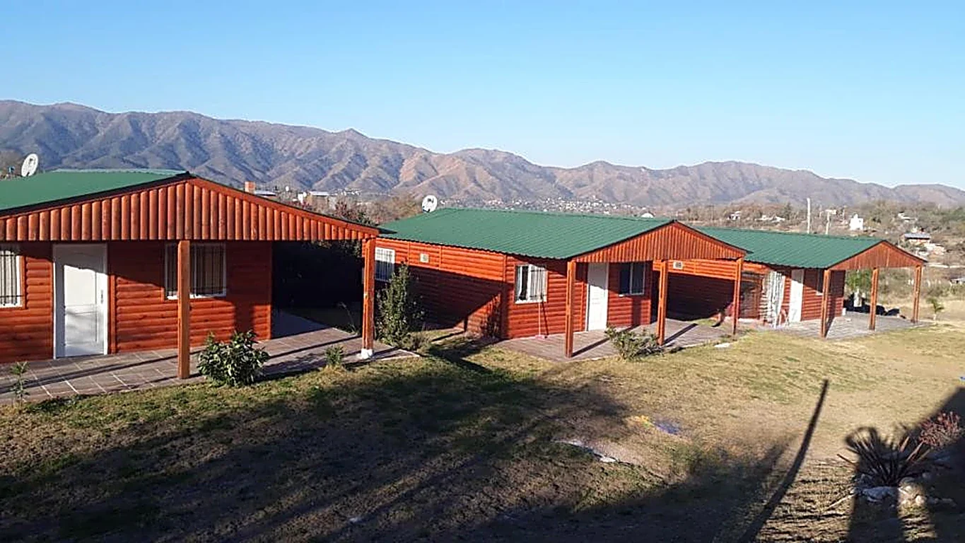 Complejo de cabañas prefabricadas de madera de Tu Cassa entregado en las sierras de Córdoba